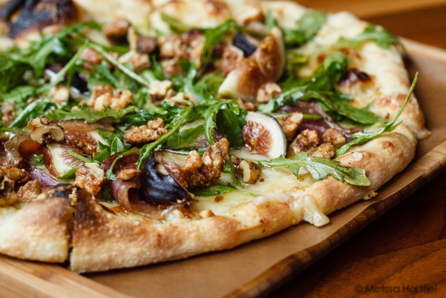 fig and duck proscuitto pizza
